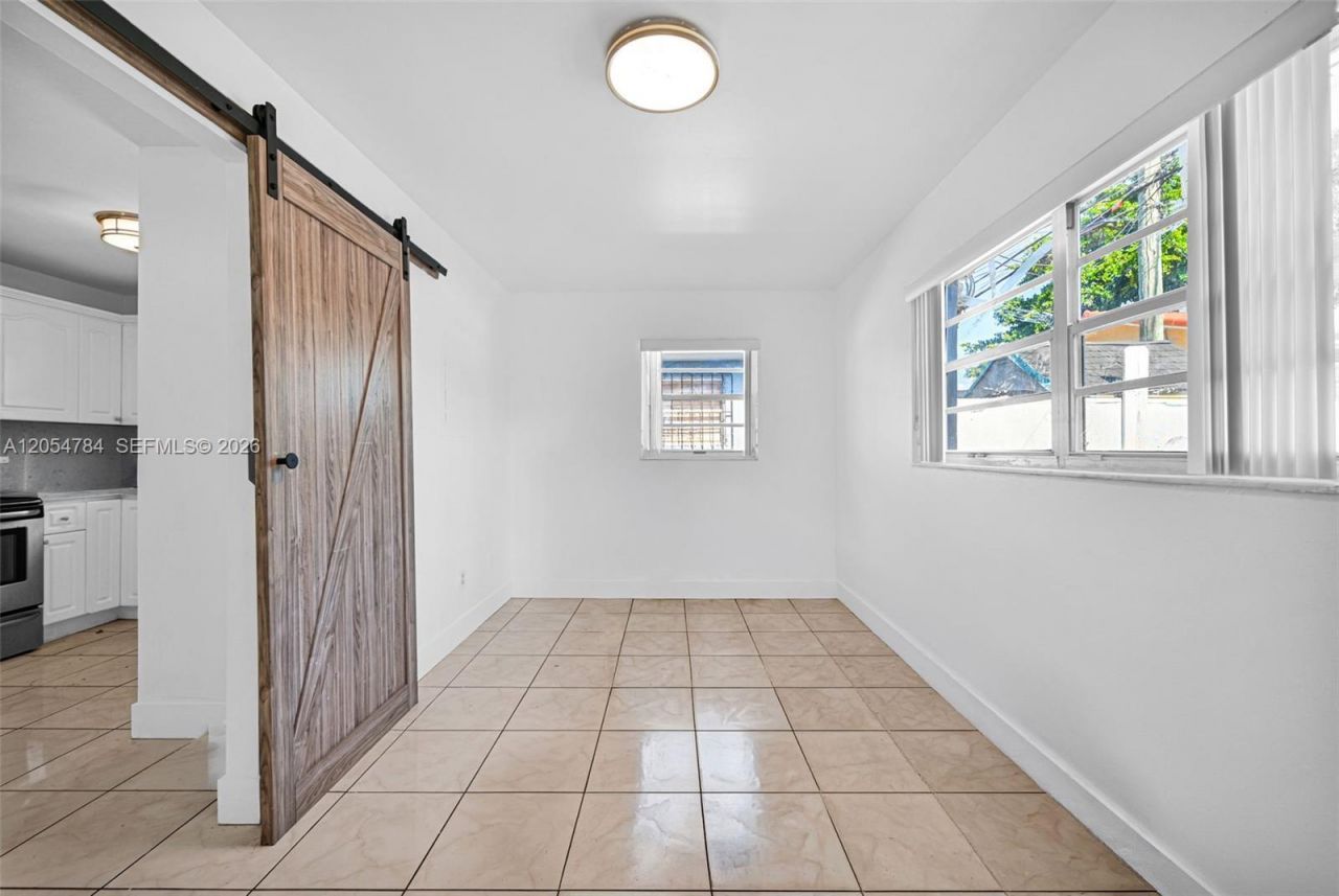 3231 SW 25th St , Unit 2, Miami, FL 33133 Photo