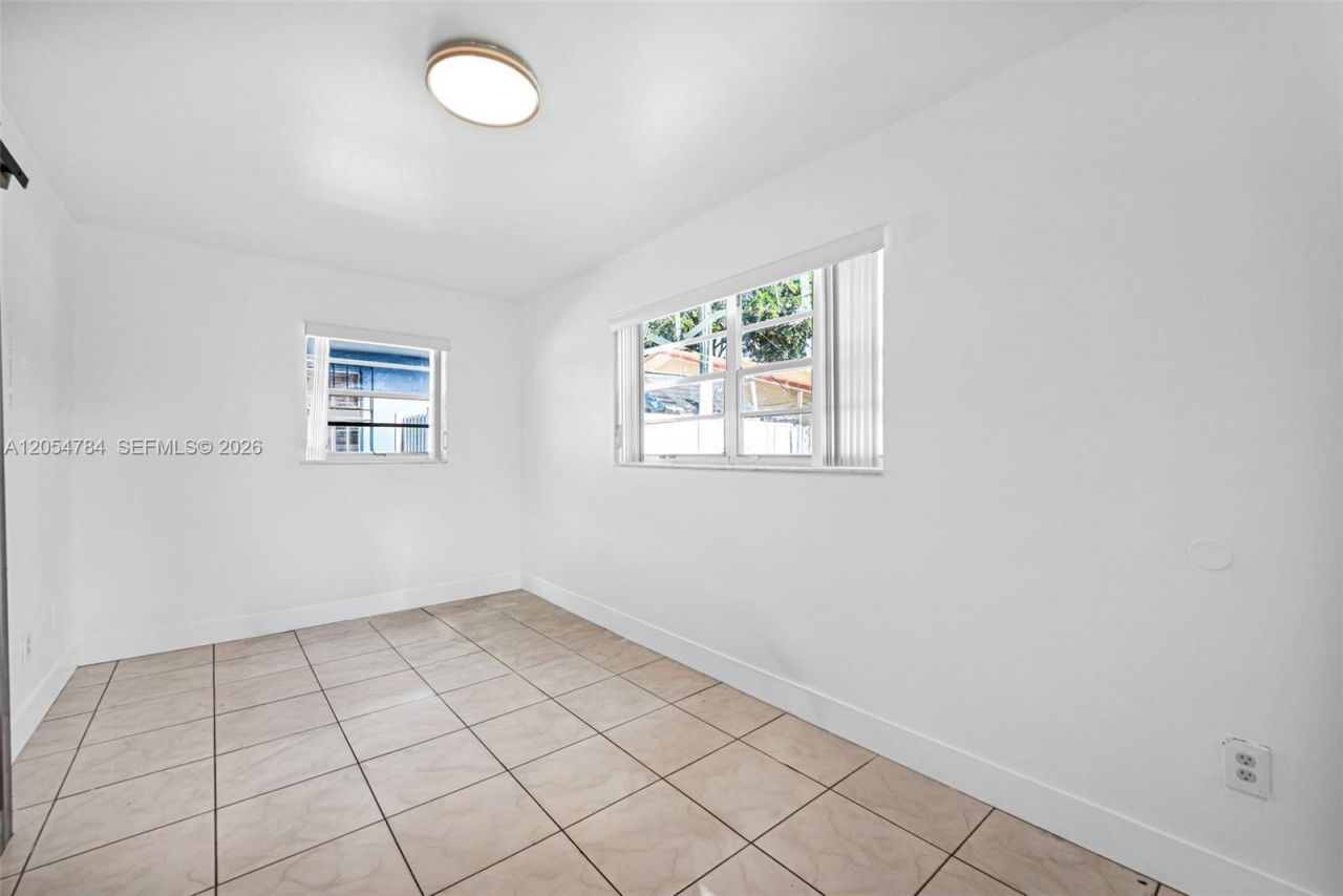 3231 SW 25th St , Unit 2, Miami, FL 33133 Photo