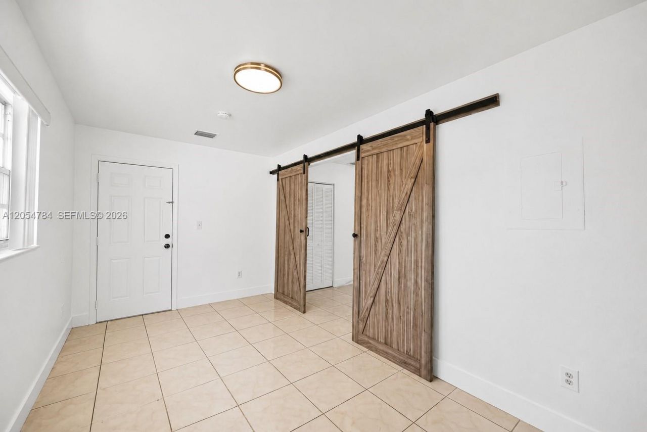3231 SW 25th St , Unit 2, Miami, FL 33133 Photo