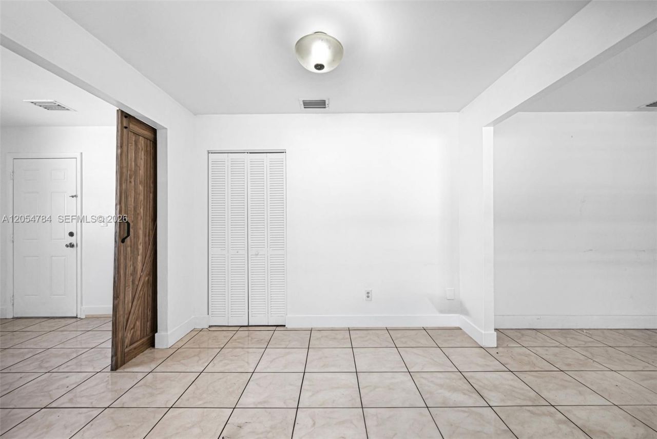 3231 SW 25th St , Unit 2, Miami, FL 33133 Photo