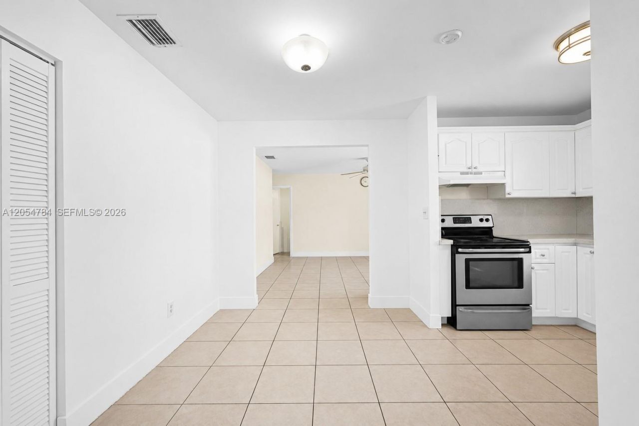 3231 SW 25th St , Unit 2, Miami, FL 33133 Photo