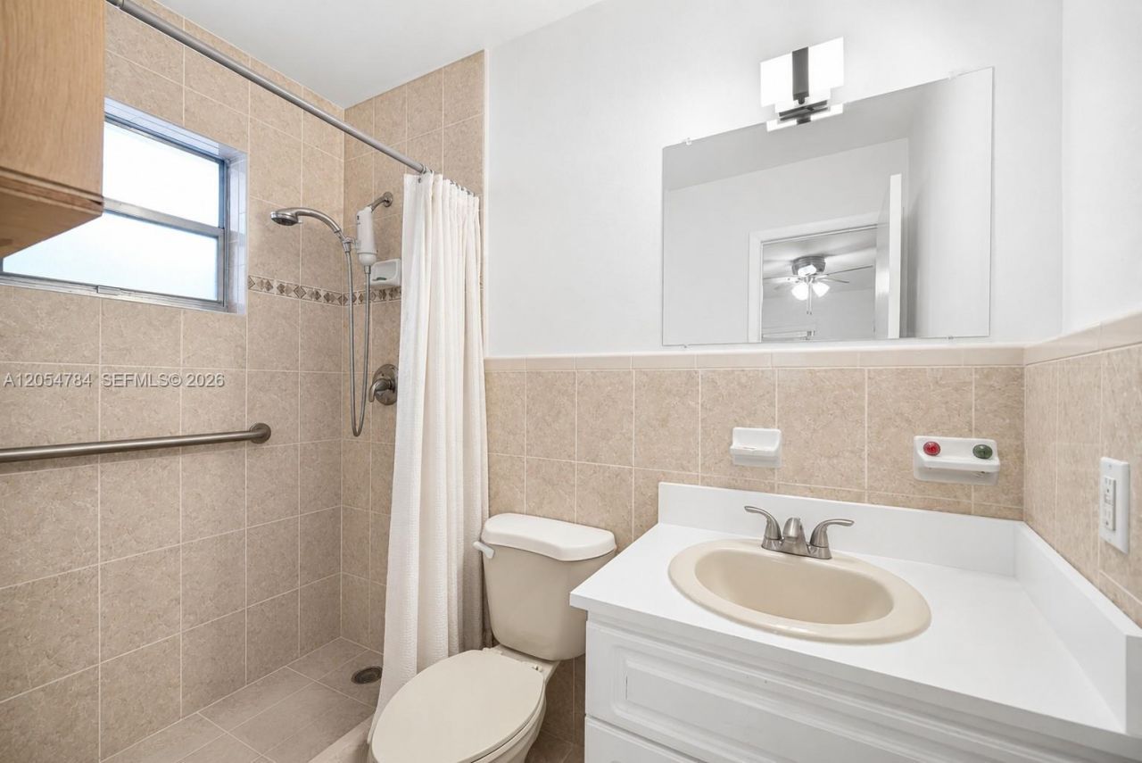 3231 SW 25th St , Unit 2, Miami, FL 33133 Photo
