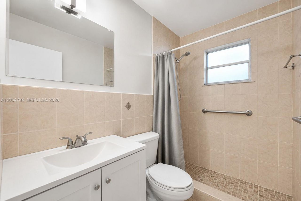 3231 SW 25th St , Unit 2, Miami, FL 33133 Photo