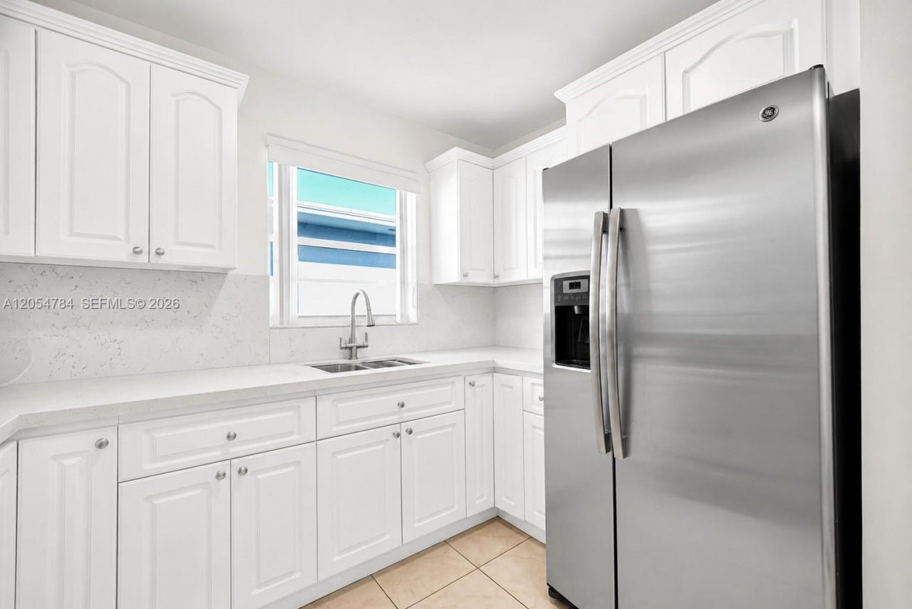 3231 SW 25th St , Unit 2, Miami, FL 33133 Photo