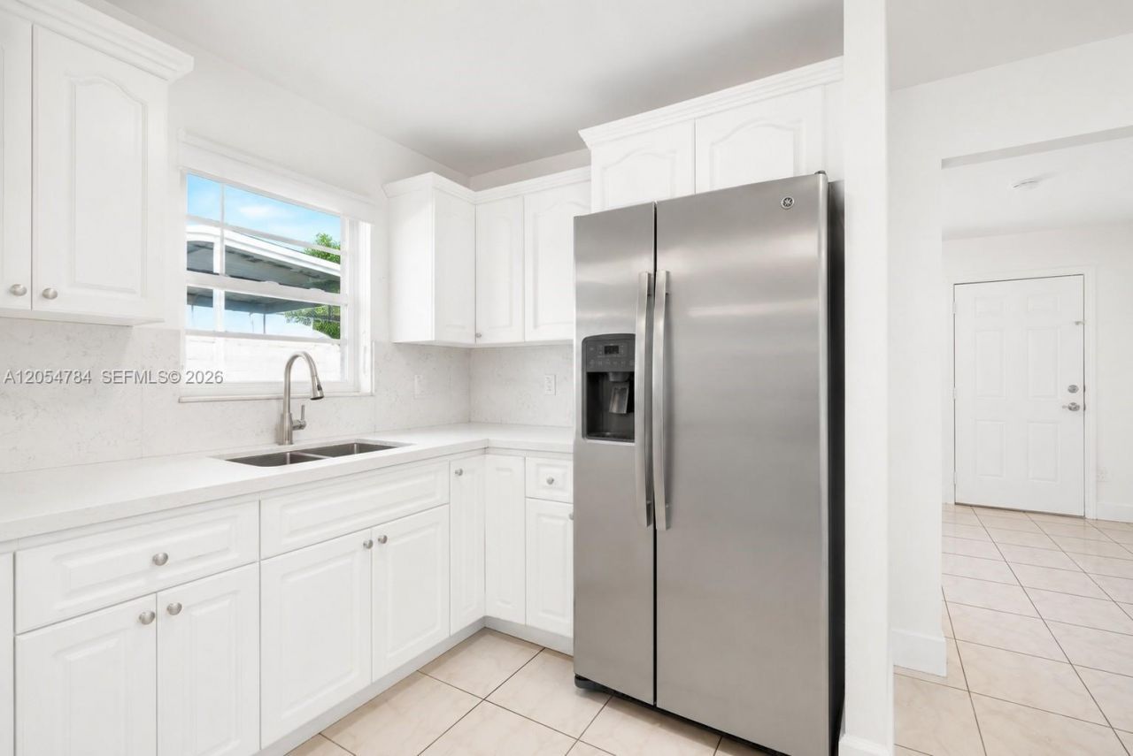3231 SW 25th St , Unit 2, Miami, FL 33133 Photo