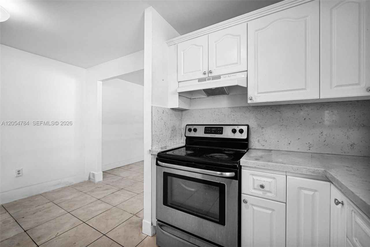 3231 SW 25th St , Unit 2, Miami, FL 33133 Photo