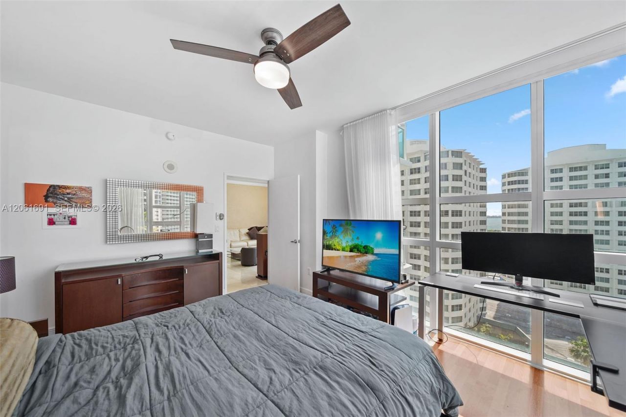 950 Brickell Bay Dr, Unit 1211, Miami, FL 33131 Photo