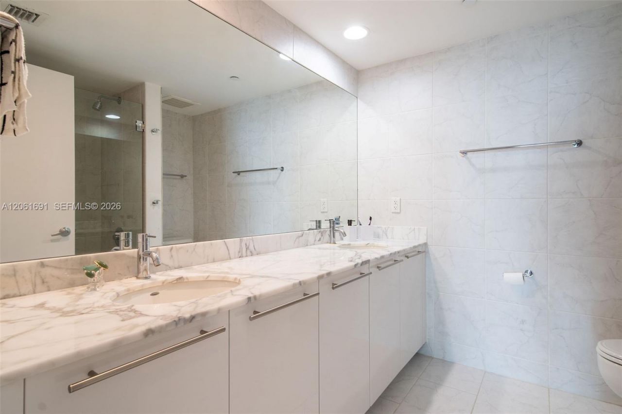 950 Brickell Bay Dr, Unit 1211, Miami, FL 33131 Photo