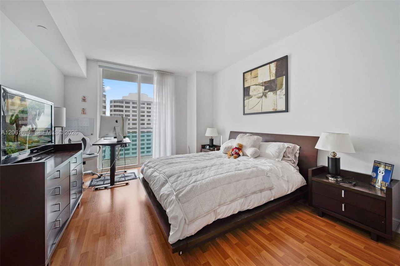 950 Brickell Bay Dr, Unit 1211, Miami, FL 33131 Photo