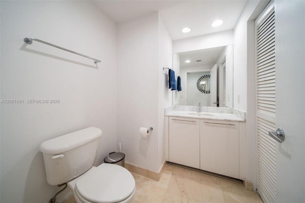 950 Brickell Bay Dr, Unit 1211, Miami, FL 33131 Photo