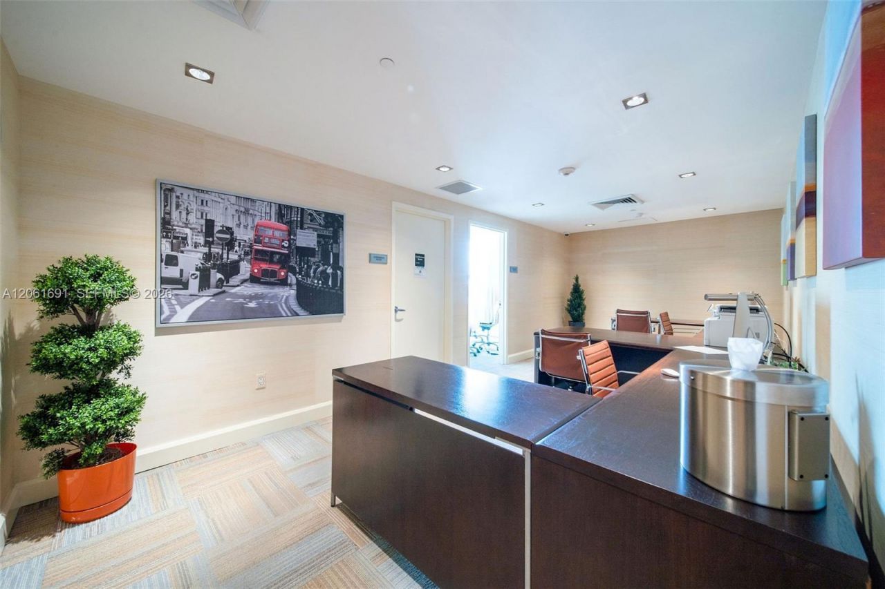 950 Brickell Bay Dr, Unit 1211, Miami, FL 33131 Photo