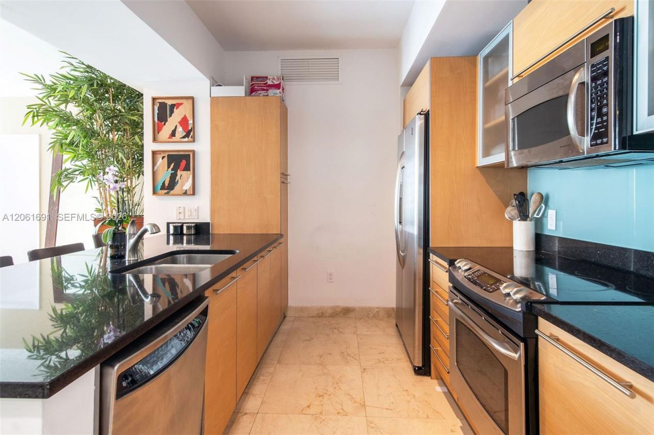 950 Brickell Bay Dr, Unit 1211, Miami, FL 33131 Photo
