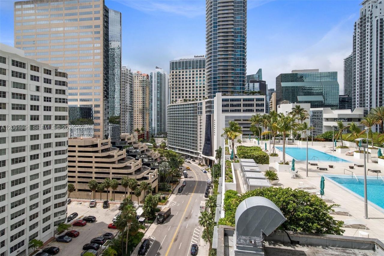950 Brickell Bay Dr, Unit 1211, Miami, FL 33131 Photo