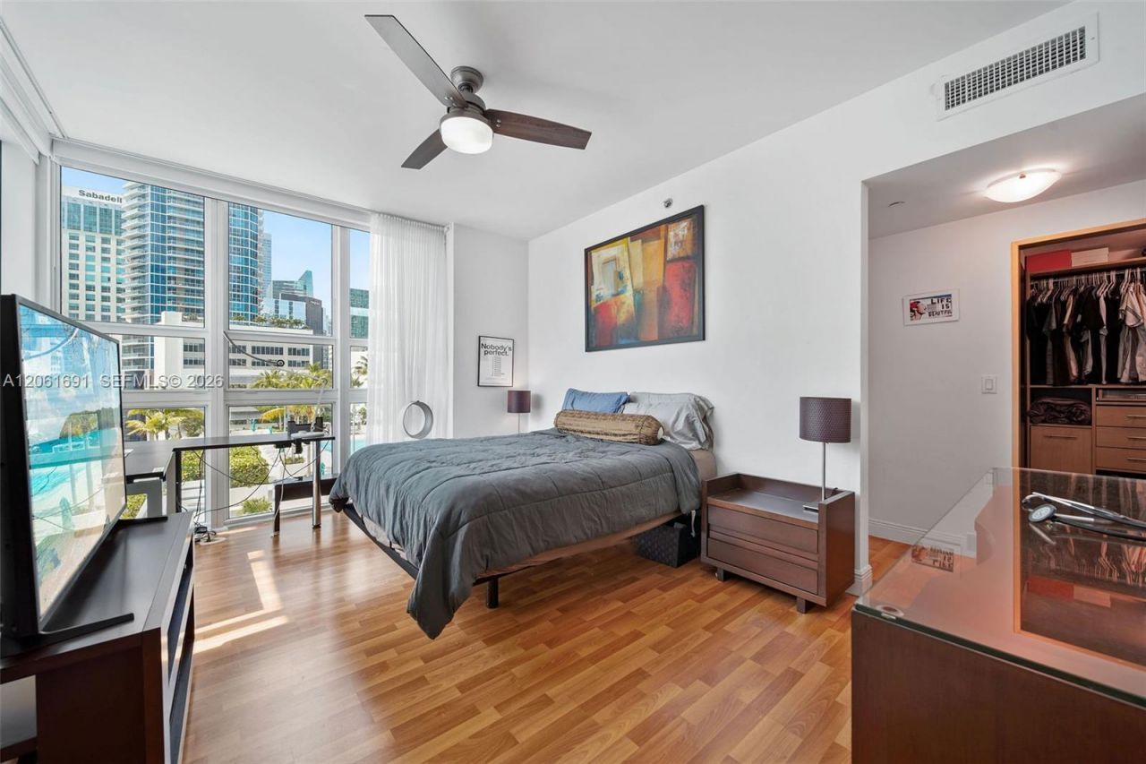 950 Brickell Bay Dr, Unit 1211, Miami, FL 33131 Photo