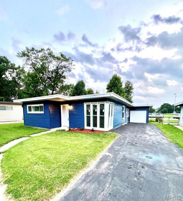 1305 Saint Jean Street, Florissant, MO 63031 Main Photo