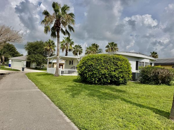 16 Grande Vista Way, Port St. Lucie, FL 34952
