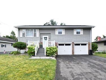 30 Royal Brook Lane , New York Mills, NY 13417