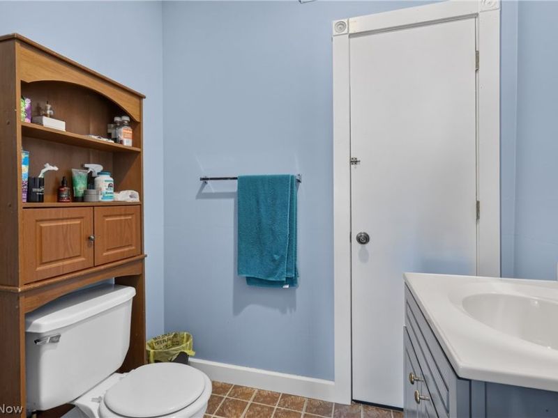 276 E College Street, West Farmington, OH 44491 Photo 12