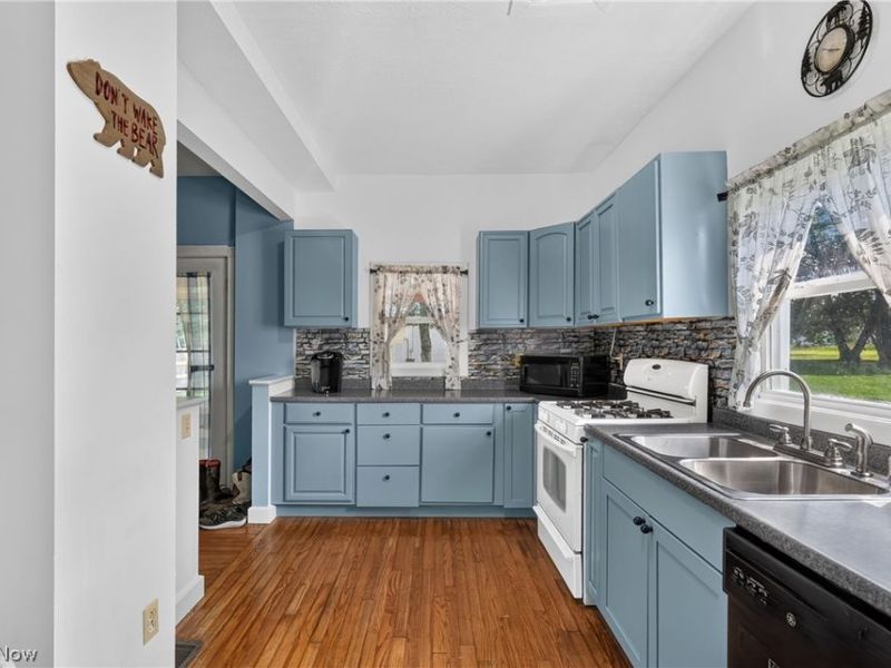 276 E College Street, West Farmington, OH 44491 Photo 2