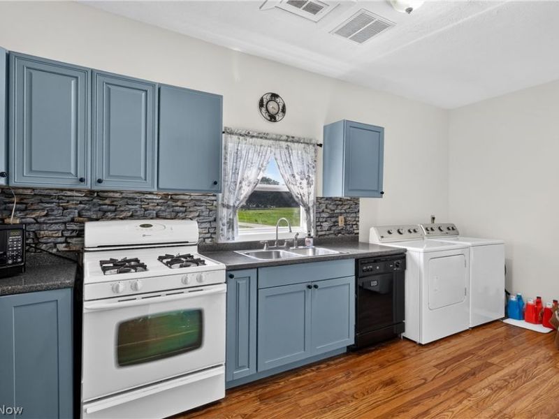 276 E College Street, West Farmington, OH 44491 Photo 3