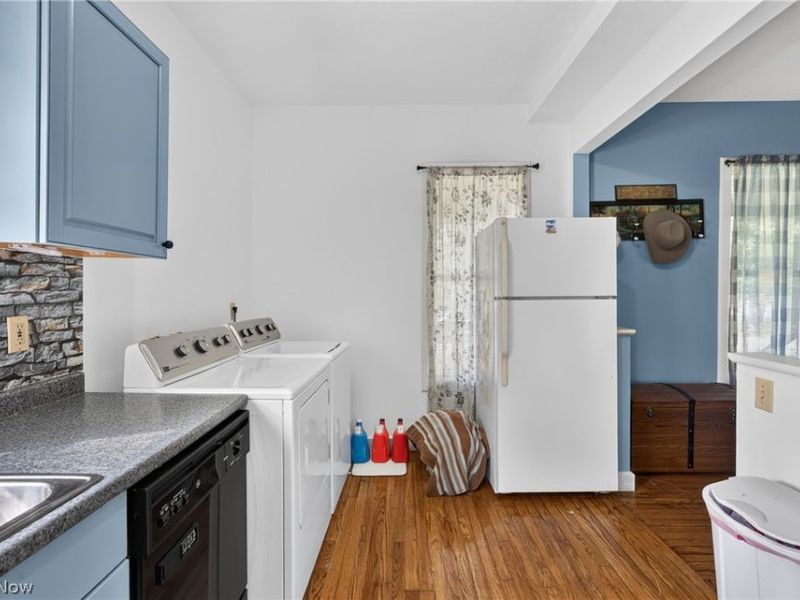 276 E College Street, West Farmington, OH 44491 Photo 5