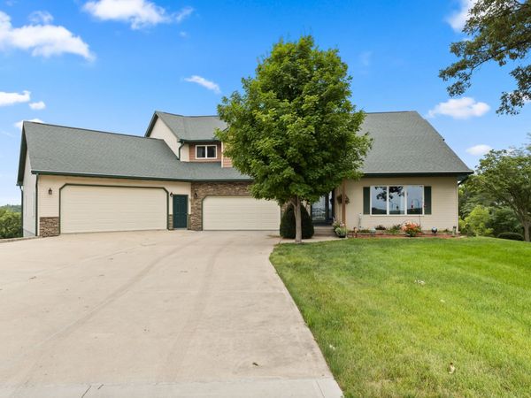 17652 J Avenue , Perry, IA 50220