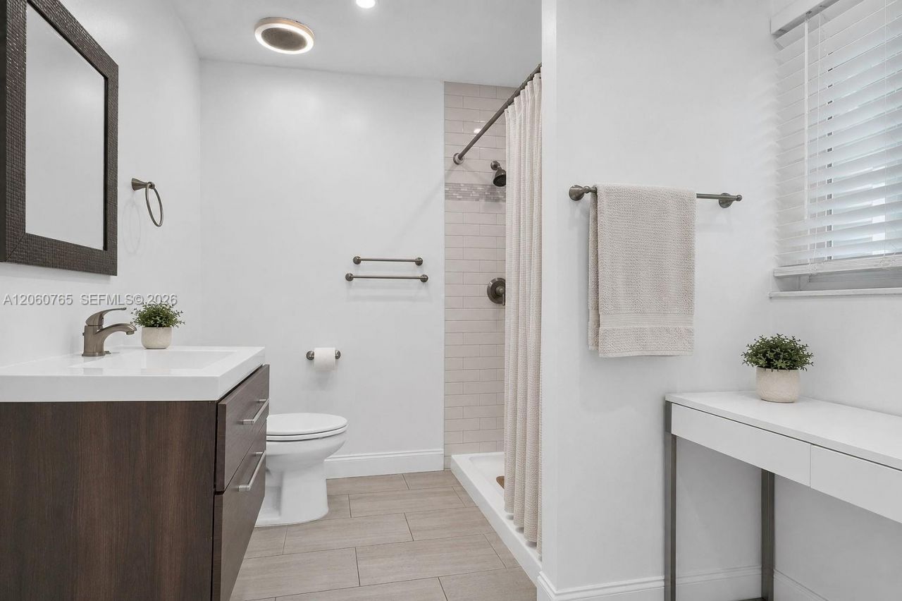 201 N 68th Way , Hollywood, FL 33024 Photo