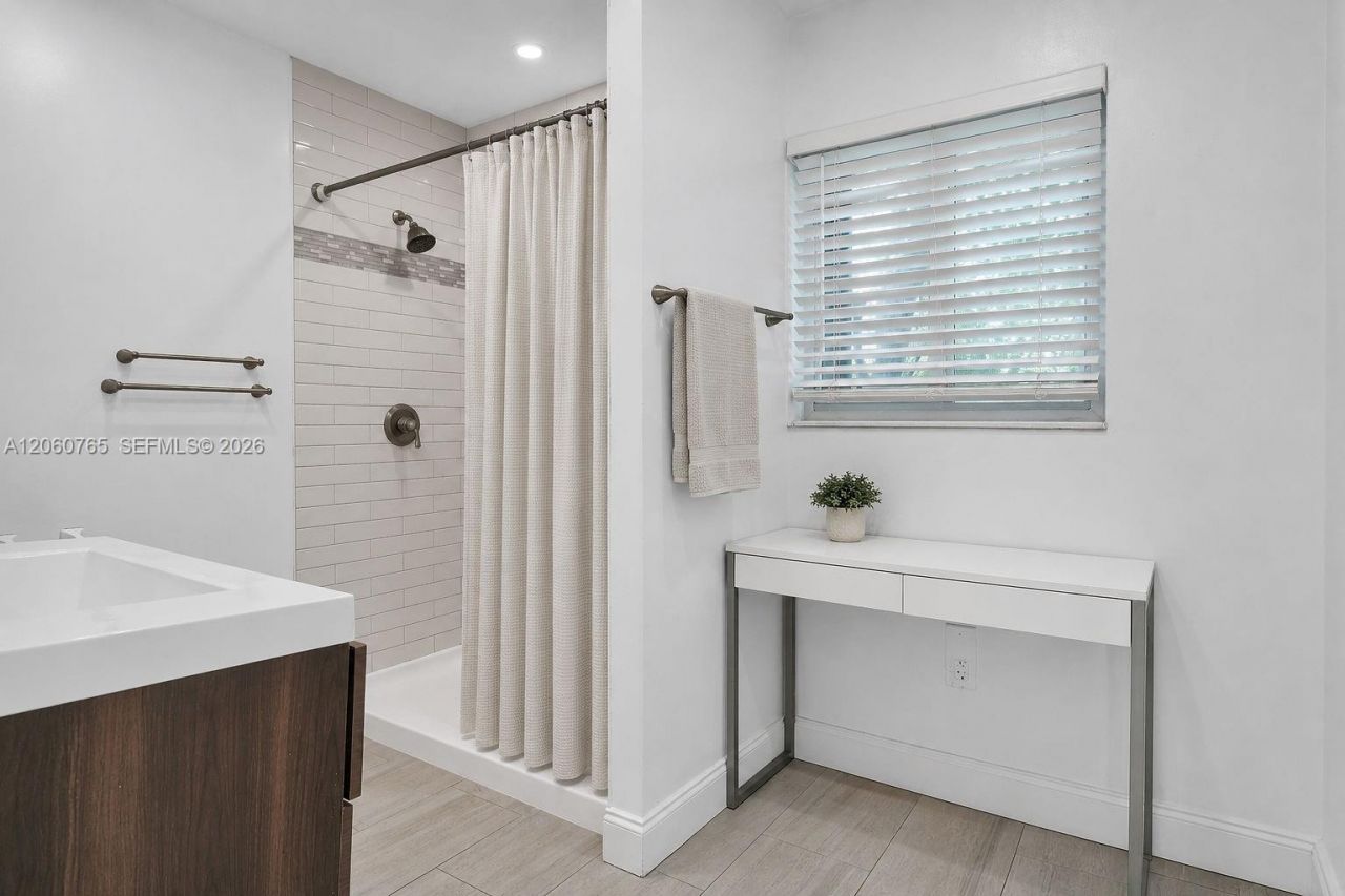 201 N 68th Way , Hollywood, FL 33024 Photo