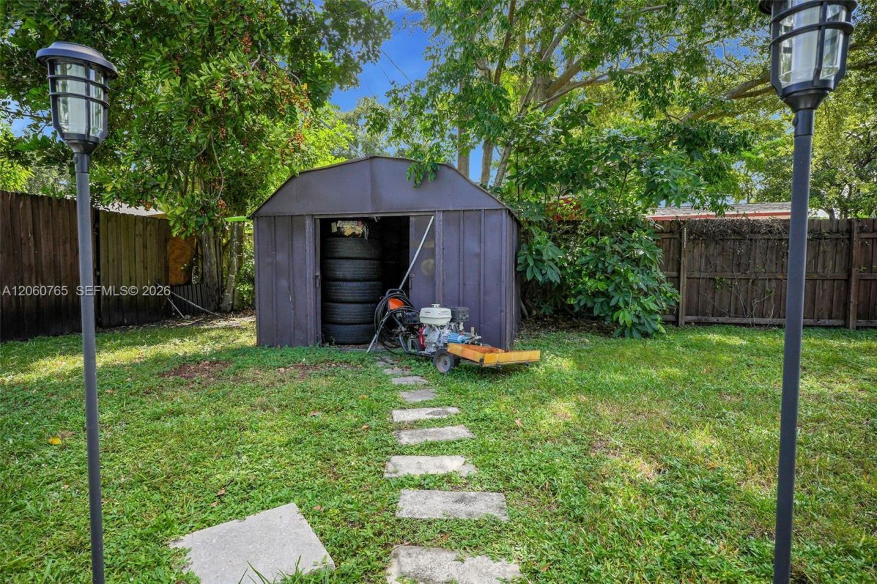 201 N 68th Way , Hollywood, FL 33024 Photo