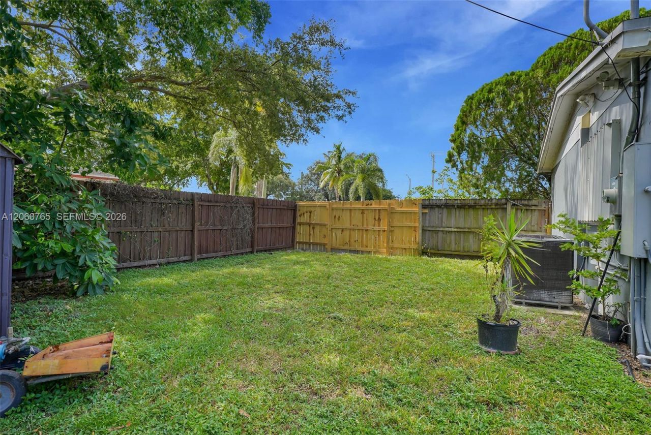 201 N 68th Way , Hollywood, FL 33024 Photo