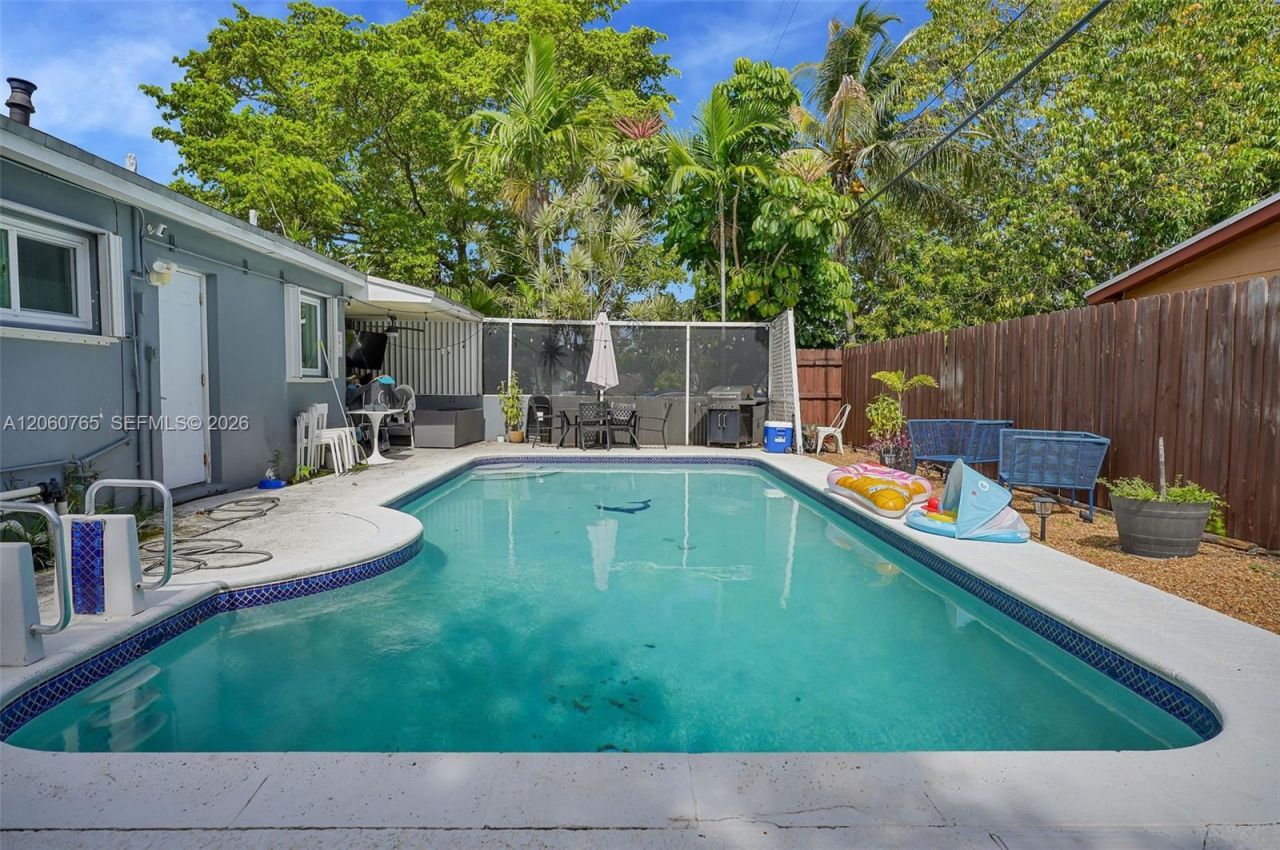 201 N 68th Way , Hollywood, FL 33024 Photo