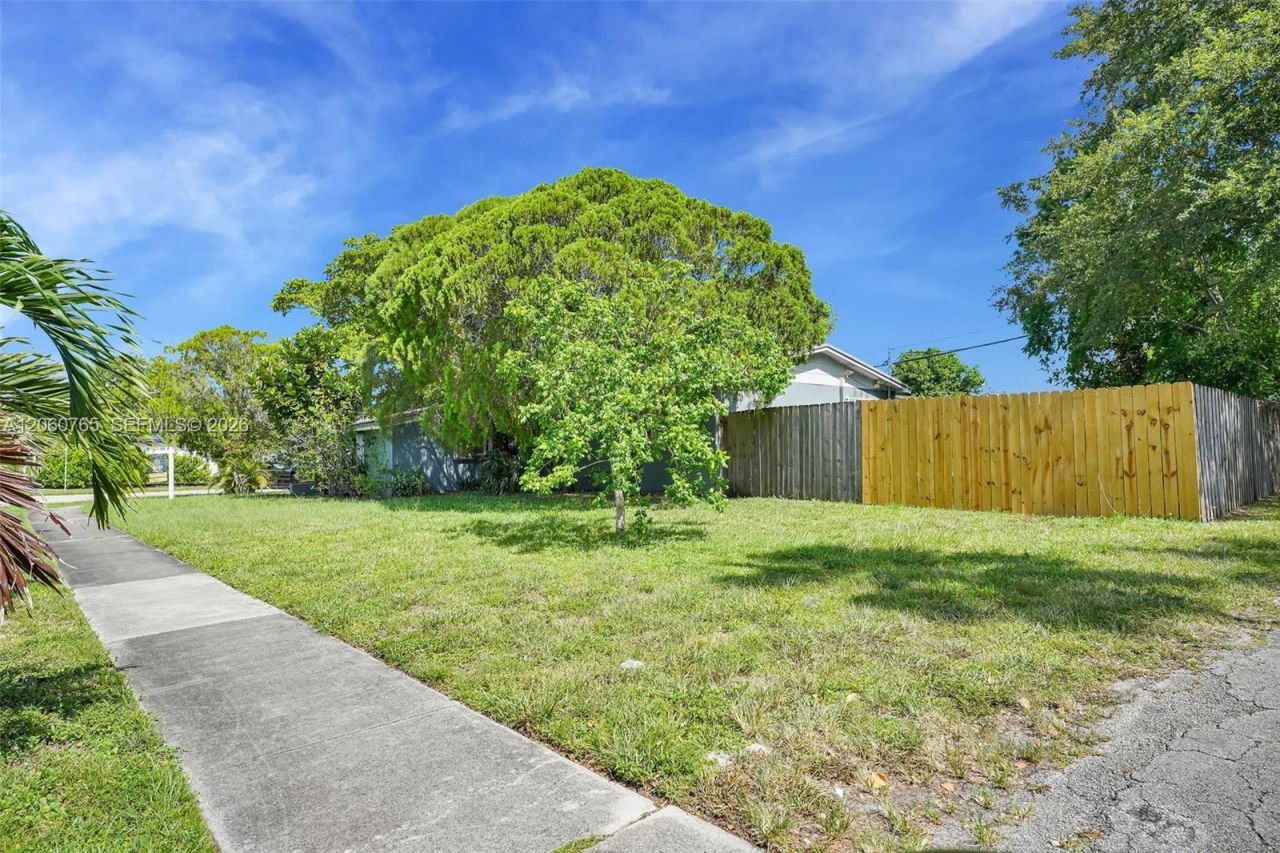 201 N 68th Way , Hollywood, FL 33024 Photo
