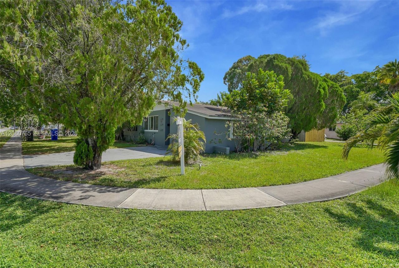 201 N 68th Way , Hollywood, FL 33024 Photo