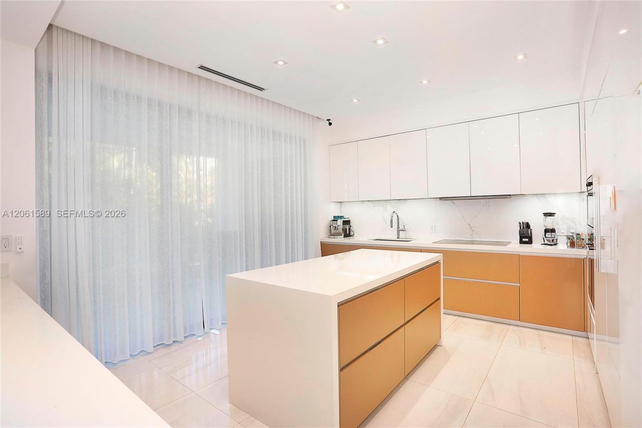 121 Buttonwood Dr, Key Biscayne, FL 33149 Photo