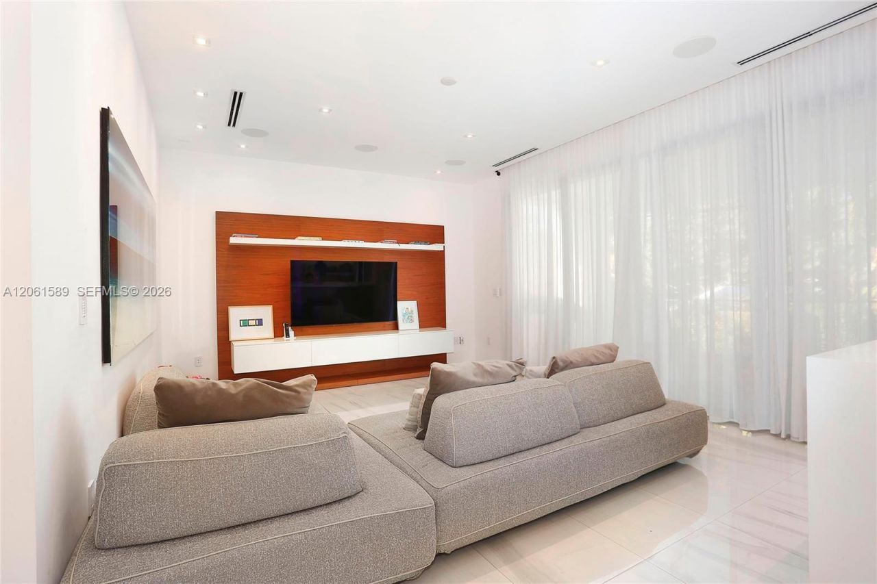 121 Buttonwood Dr, Key Biscayne, FL 33149 Photo
