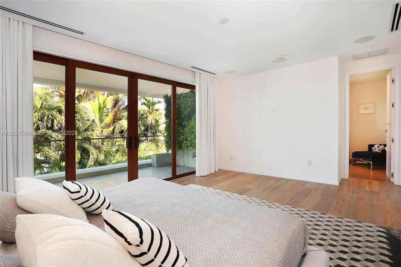 121 Buttonwood Dr, Key Biscayne, FL 33149 Photo