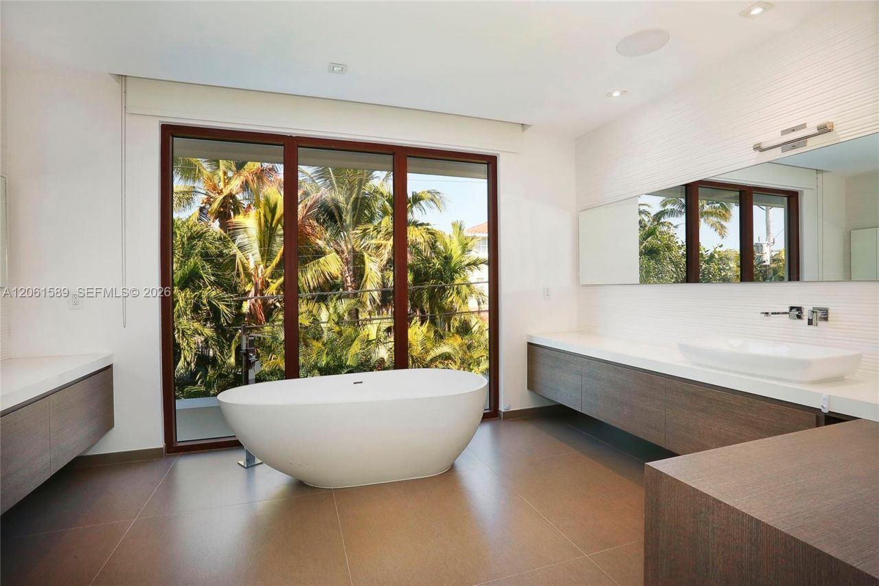 121 Buttonwood Dr, Key Biscayne, FL 33149 Photo
