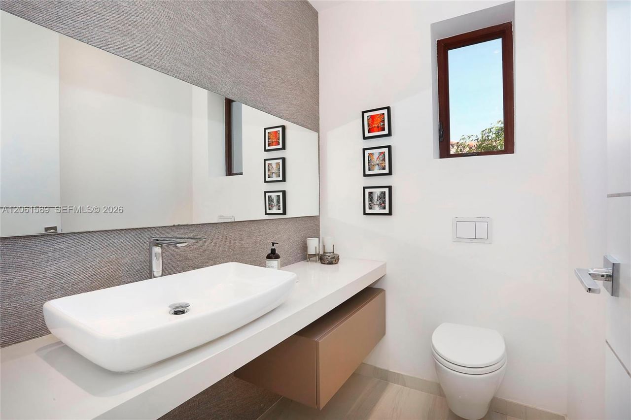 121 Buttonwood Dr, Key Biscayne, FL 33149 Photo
