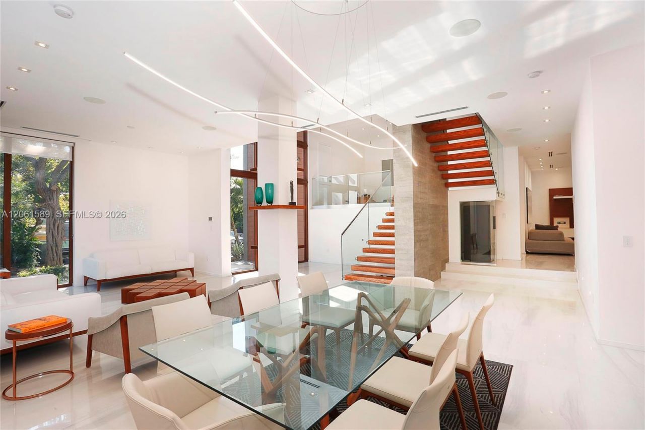 121 Buttonwood Dr, Key Biscayne, FL 33149 Photo