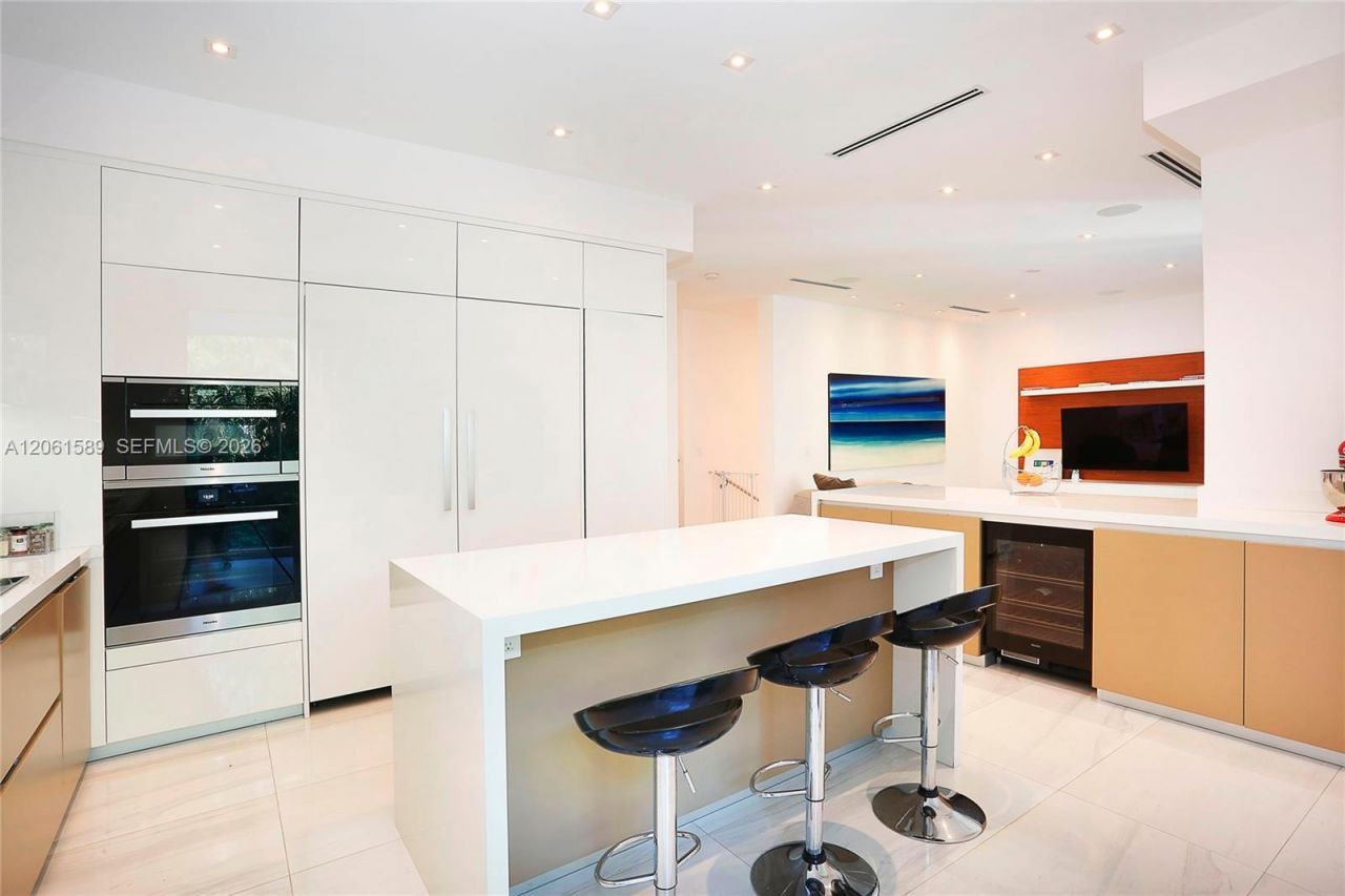 121 Buttonwood Dr, Key Biscayne, FL 33149 Photo