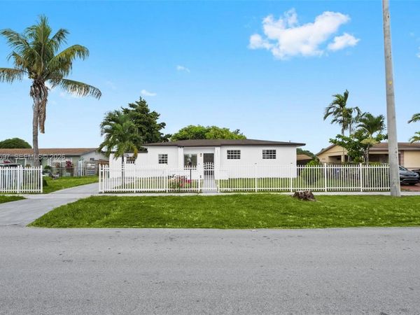 4011 NW 171st St , Miami Gardens, FL 33055