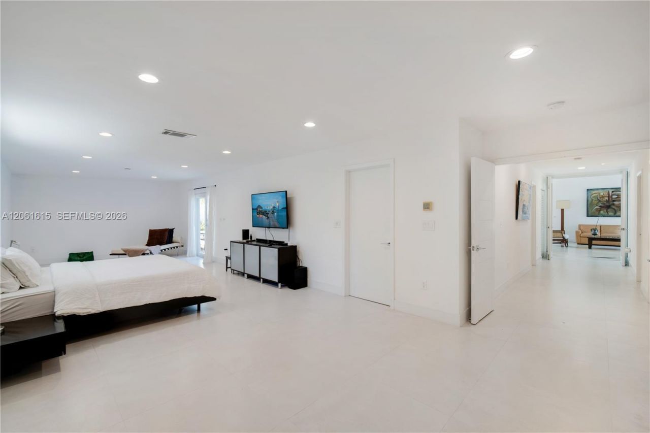 324 Caribbean Rd , Key Biscayne, FL 33149 Photo