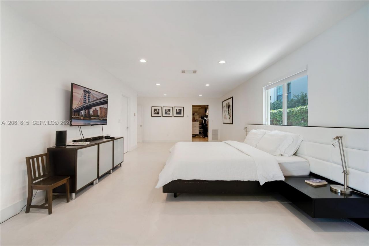 324 Caribbean Rd , Key Biscayne, FL 33149 Photo