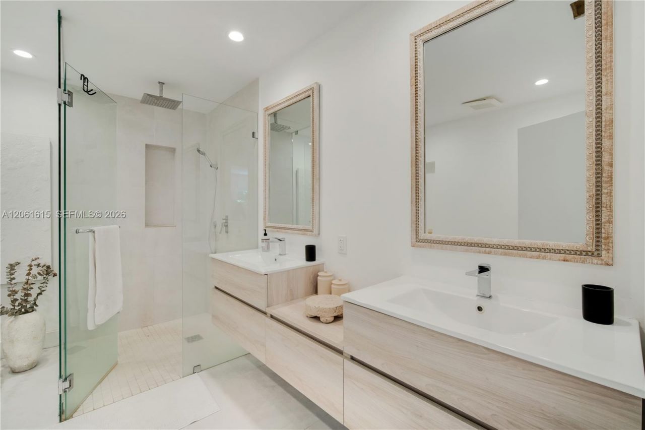 324 Caribbean Rd , Key Biscayne, FL 33149 Photo