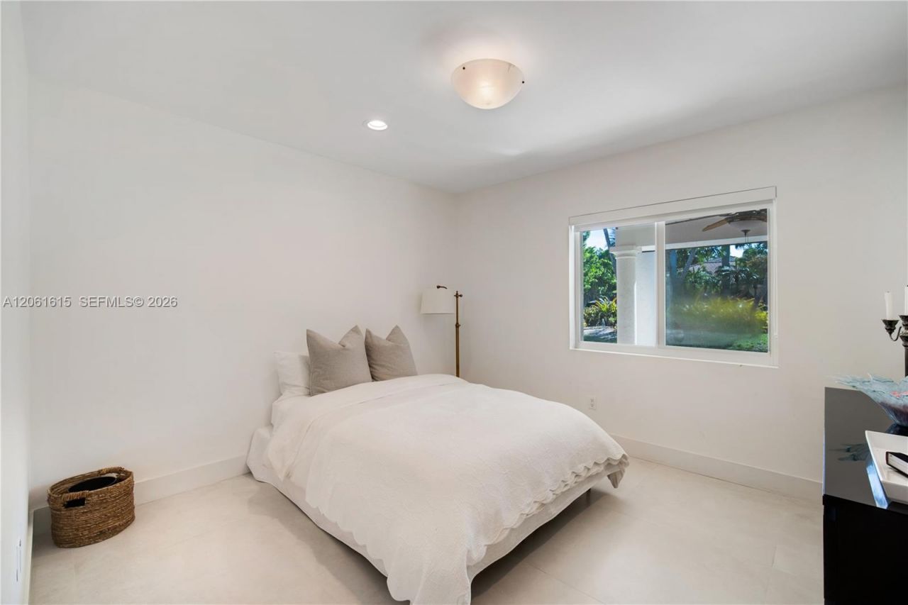 324 Caribbean Rd , Key Biscayne, FL 33149 Photo