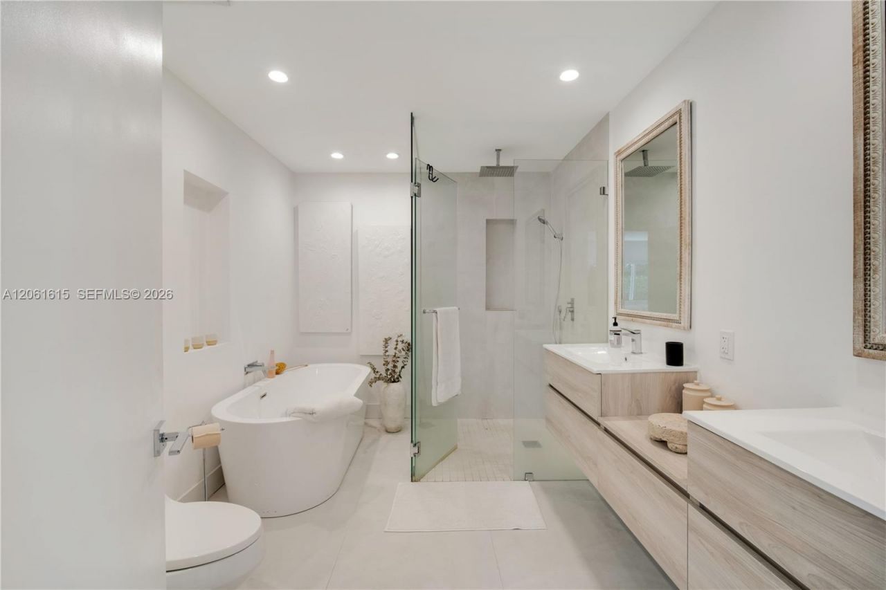 324 Caribbean Rd , Key Biscayne, FL 33149 Photo