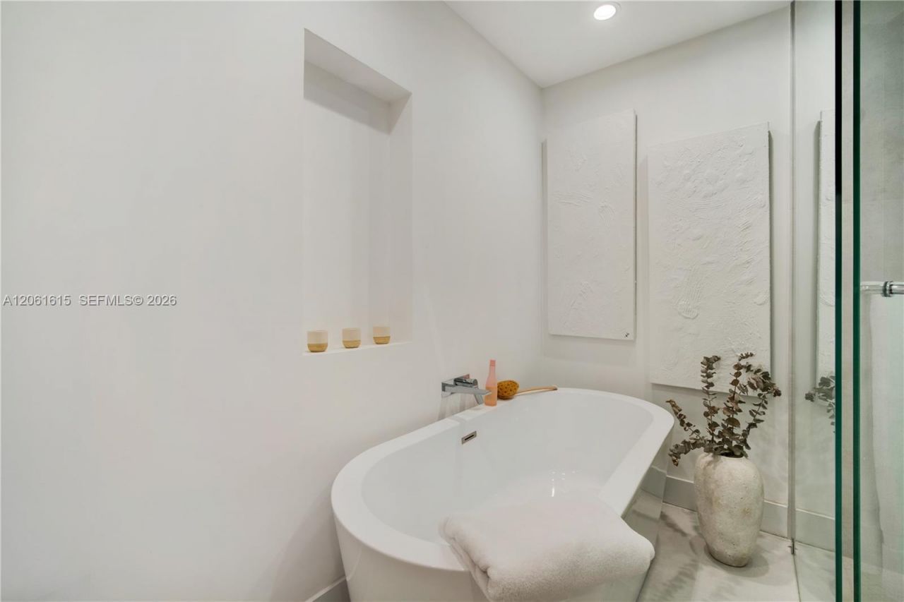 324 Caribbean Rd , Key Biscayne, FL 33149 Photo