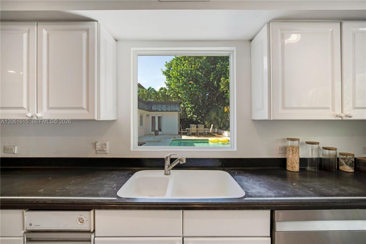 324 Caribbean Rd , Key Biscayne, FL 33149 Photo