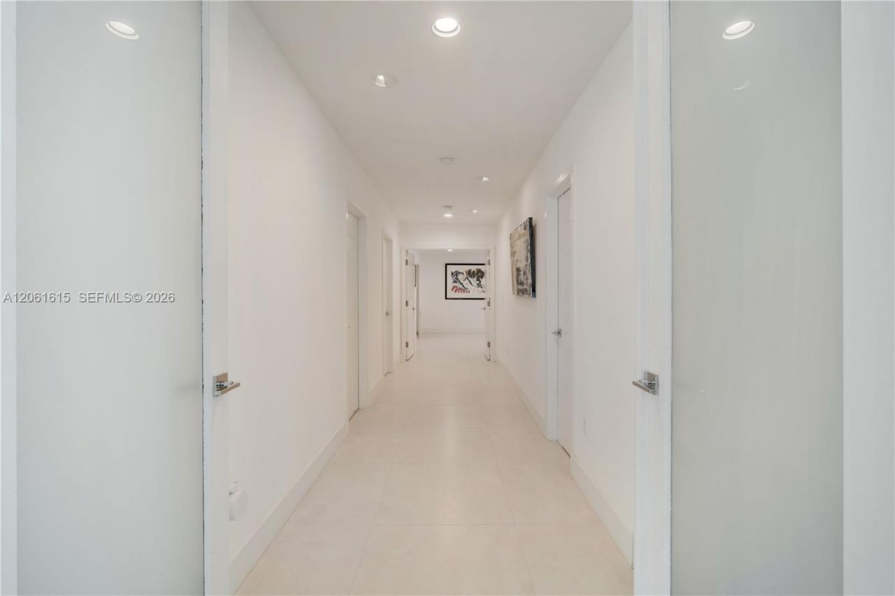 324 Caribbean Rd , Key Biscayne, FL 33149 Photo