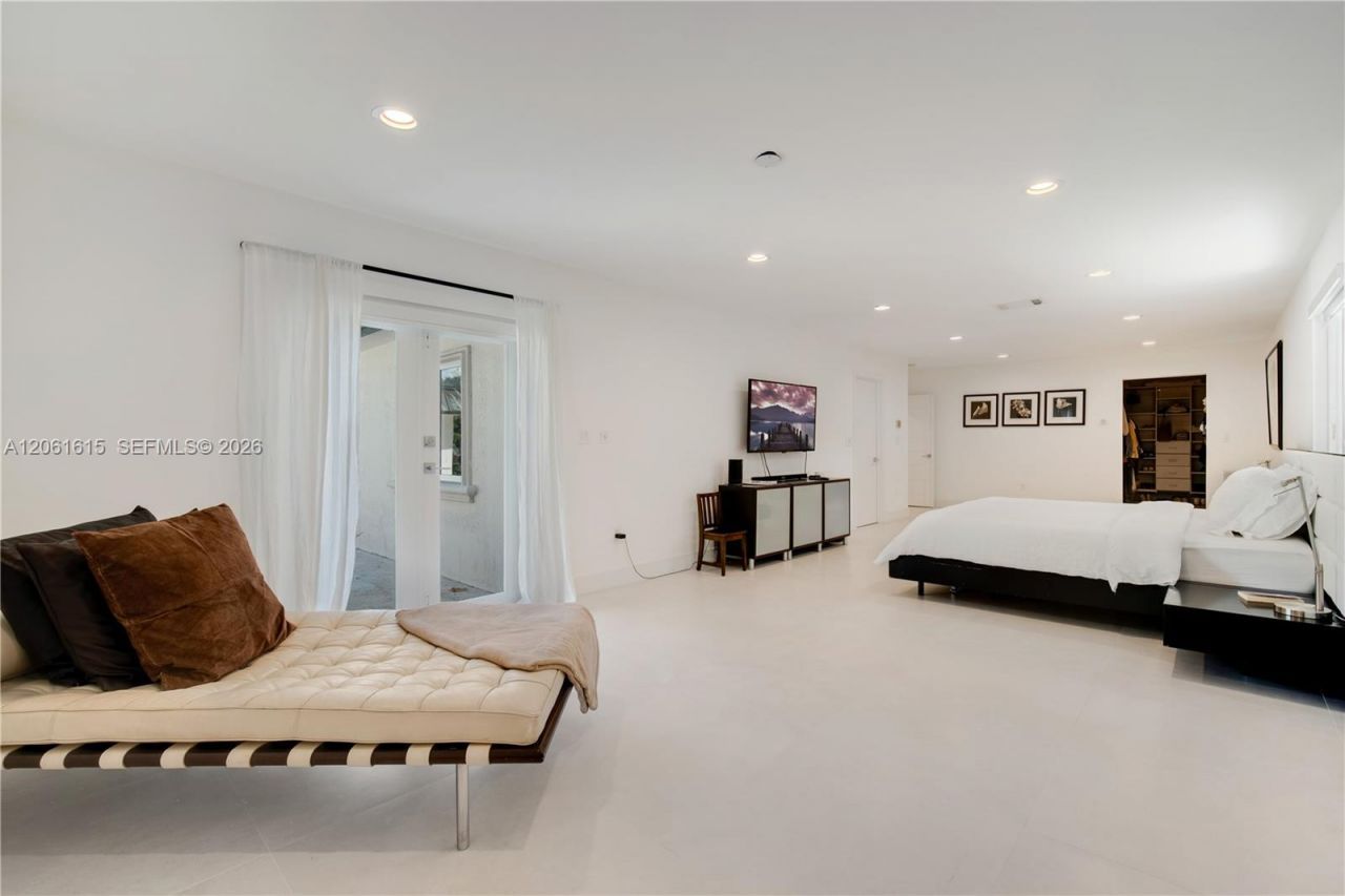 324 Caribbean Rd , Key Biscayne, FL 33149 Photo